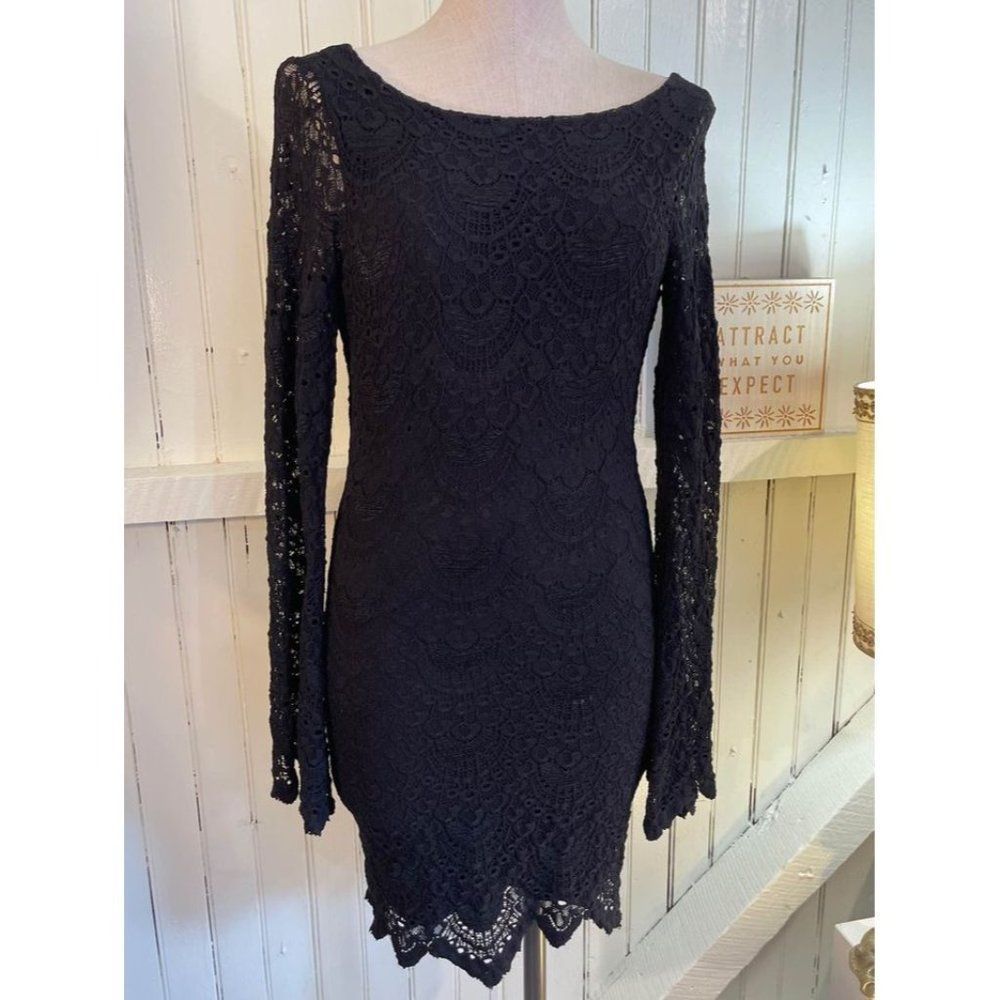 Nightcap women’s size 2 lace and backless mini dress. EUC